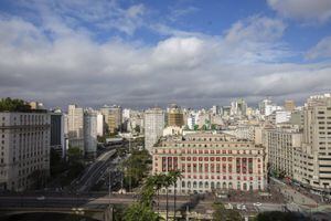 Terça-feira deve ser nublada, mas com aberturas de sol na capital paulista; veja a previsão do tempo