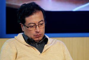 Petro debe una millonada de administración del conjunto donde vive