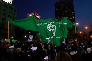 Nacionalistas que protagonizaron "contramarcha" contra el aborto niegan ataque con armas blancas y anuncian querellas