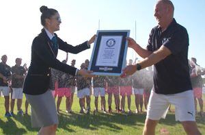 Equipe de Rugby se reúne para prestar homenagem em memória de um companheiro de equipe