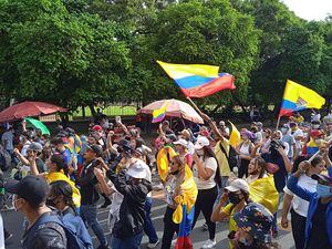 Se confirman tres fallecidos en hechos confusos durante protesta en Colombia, en Cali