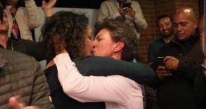 ¡Pilladas! Con estas pintas se casarán Claudia López y Angélica Lozano