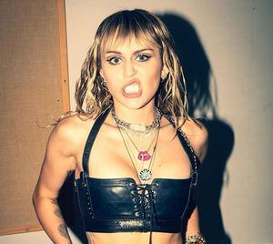 Miley Cyrus se quedó sin voz y afronta un gran problema