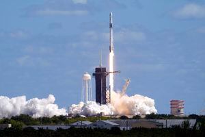 Insólito, pero real: SpaceX informó que retrasaron el lanzamiento de una nave por un cabello humano