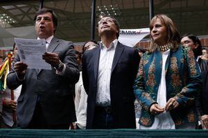 Petro anunciaría a Ángela Robledo como candidata para Alcaldía de Bogotá