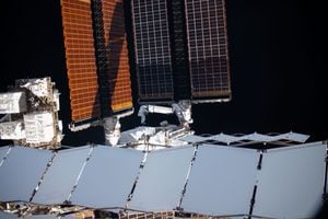 NASA fará a terceira caminhada espacial para instalar novas estações solares
