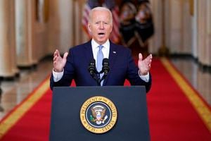 Biden califica de "éxito extraordinario" evacuación de estadounidenses, afganos y aliados