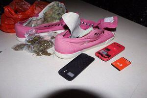 Capturado por esconder droga en zapatos