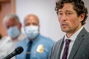 Concejo municipal en Minneapolis propone desmantelar la Policía
