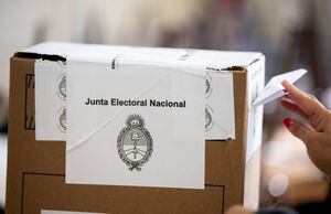 Argentina finaliza votación en primarias polarizadas