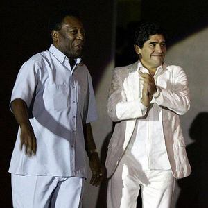 Un irónico Pelé y hasta Colo Colo lideraron los saludos a Maradona por su cumpleaños 58