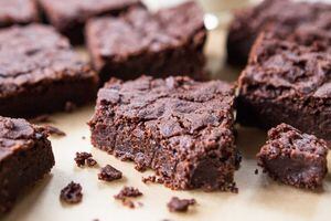 Haz unos sabrosos “brownies” sin cocción
