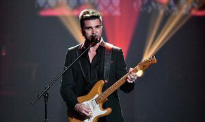Juanes en pleito con partido ultraderechista en España por uso de una de sus canciones