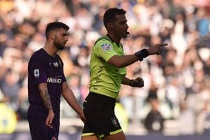 Juventus goleó a Fiorentina de Erick Pulgar con un polémico arbitraje