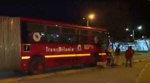 Unas 60 personas quedaron atrapadas por cinco horas en bus de TransMilenio