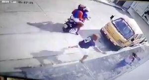 Guayaquil: Policía captura a asaltantes de video viral donde atacan a una joven en moto