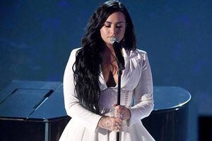 Demi Lovato se confundió al inició de su presentación en los Grammys 2020: pidió empezarla de nuevo