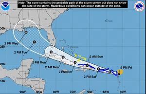 Firman declaración de emergencia por el paso de la tormenta tropical Laura