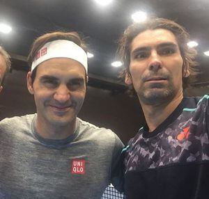 Julio Peralta preparó su semifinal de dobles en Basilea con un tal Roger Federer