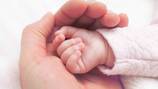 Confusión de bebés: mamá descubrió en el hospital que cuidaba a un bebé que no era suyo