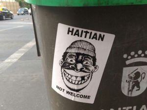 “Haitian Not Welcome”: el odioso mensaje en un basurero de Santiago que refuerza el debate acerca del racismo en Chile