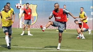Arturo Vidal sigue entrenando a full con Barcelona y le da un "problema" a Valverde para la Supercopa