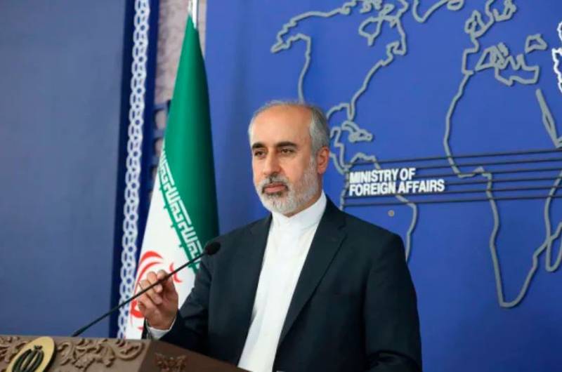 Nasser Kanaani, vocero de la cancillería iraní durante un discurso en Teherán, Irán.| Foto: AP