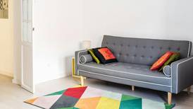 Sofás multifuncionales: cómo aprovechar el espacio con un sofá-cama