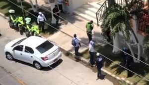 Familia violó la cuarentena con un piscinazo bailable y un asado