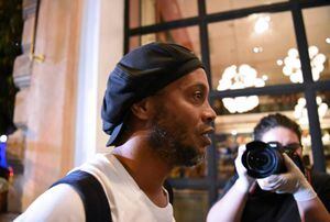 “Fue un golpe muy duro”, Ronaldinho rompe el silencio desde su prisión-hotel