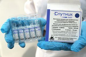 La vacuna rusa Sputnik demuestra su efectividad, pero aún no recibe el aval de la OMS