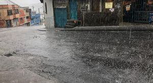 ¡Granizo y fuerte lluvia en Quito! Se mantendrá durante los próximos tres días, según el Inamhi