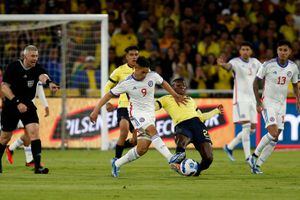 Chile despertó al final ante Ecuador pero no pudo evitar una nueva derrota en las clasificatorias