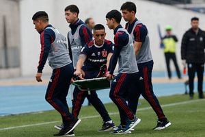 El desgarro de Osvaldo González complica a la U: No jugará ante Unión La Calera y se perdería el clásico ante la UC
