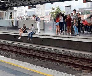 Cinco turistas nacionales fueron expulsados del Metro y deberán pagar una multa