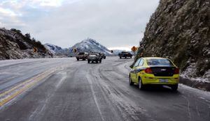 Continúa nevando en Papallacta y se provoca nuevamente el cierre vial