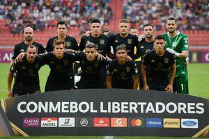 Racing debutó con un triunfo en la Libertadores con los chilenos como protagonistas