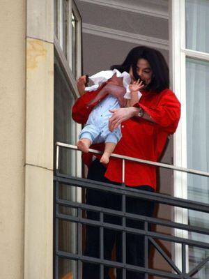 Preocupación por el hijo menor de Michael Jackson: afirman que "dejó de hablar" tras el estreno de "Leaving Neverland"