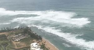 Así se ve la fuerte marejada en la costa sur de Puerto Rico
