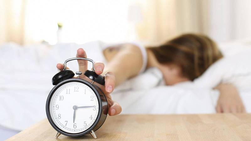 Estudio determina que quienes duermen con alarma se levantan cansados | Foto: Referencial