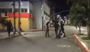 ¡Brutal agresión! Encapuchados golpean con machetes a habitantes de calle y vendedores ambulantes