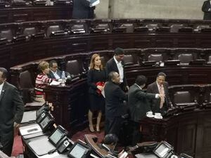 Alejandra Carrillo presenta renuncia como diputada al Congreso