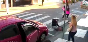 En su día libre mujer policía mata a ladrón que atemorizó evento del Día de la Madre