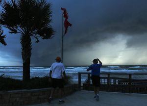Estados Unidos evacúa sus costas a la espera del huracán Dorian