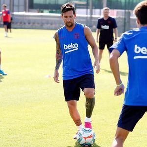 Alarma en Barcelona: Messi sufre un desgarro y se perdería el inicio de la Liga española
