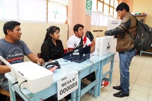 Tras rotación de 4 presidentes: Perú elige al nuevo mandatario entre 18 candidatos