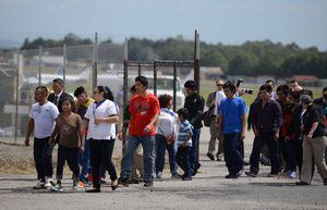 Llegan a Guatemala 34 unidades familiares deportadas desde EE. UU.
