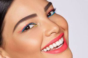 ¿No tienes delineador ni sombras con tonos de moda? usa labiales líquidos