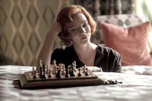 “The Queen’s Gambit” te dejará con ganas de aprender a jugar ajedrez