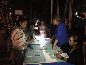 VIDEO. A oscuras contaron los votos en el club Los Arcos de la zona 14